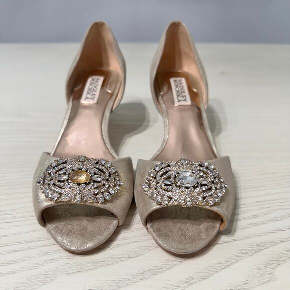 Badgley Mischka Petrina Gold Shoes Heels Pumps Designer Flaw Size 6.5 - Picture 1 of 10